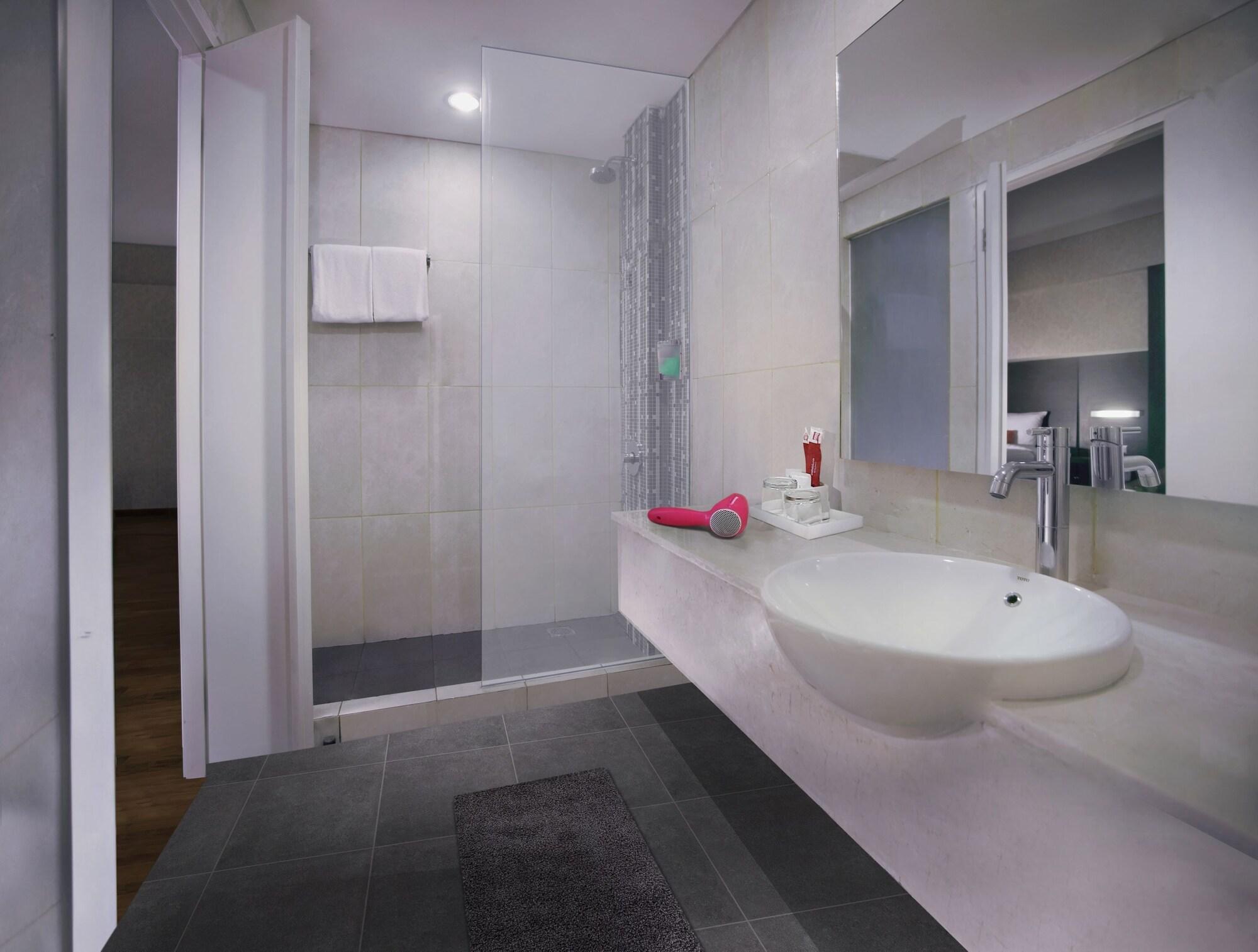 Favehotel Graha Agung Сурабая Екстериор снимка